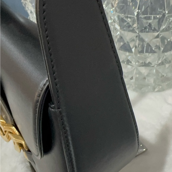 Valentino Garavani 🖤 VLogo leather bag
Authentic 💯 - Picture 6 of 15